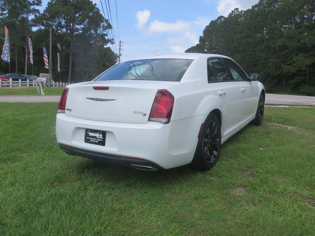 Chrysler 300  2019