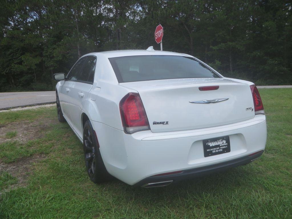 Chrysler 300  2019