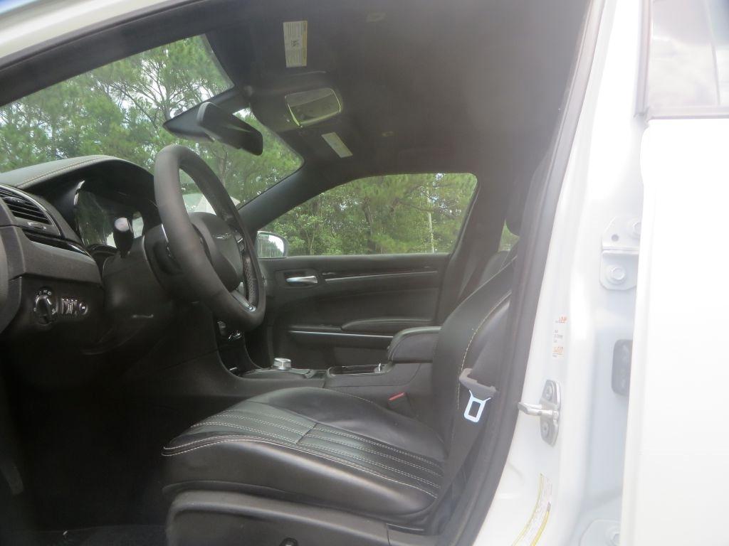 Chrysler 300  2019