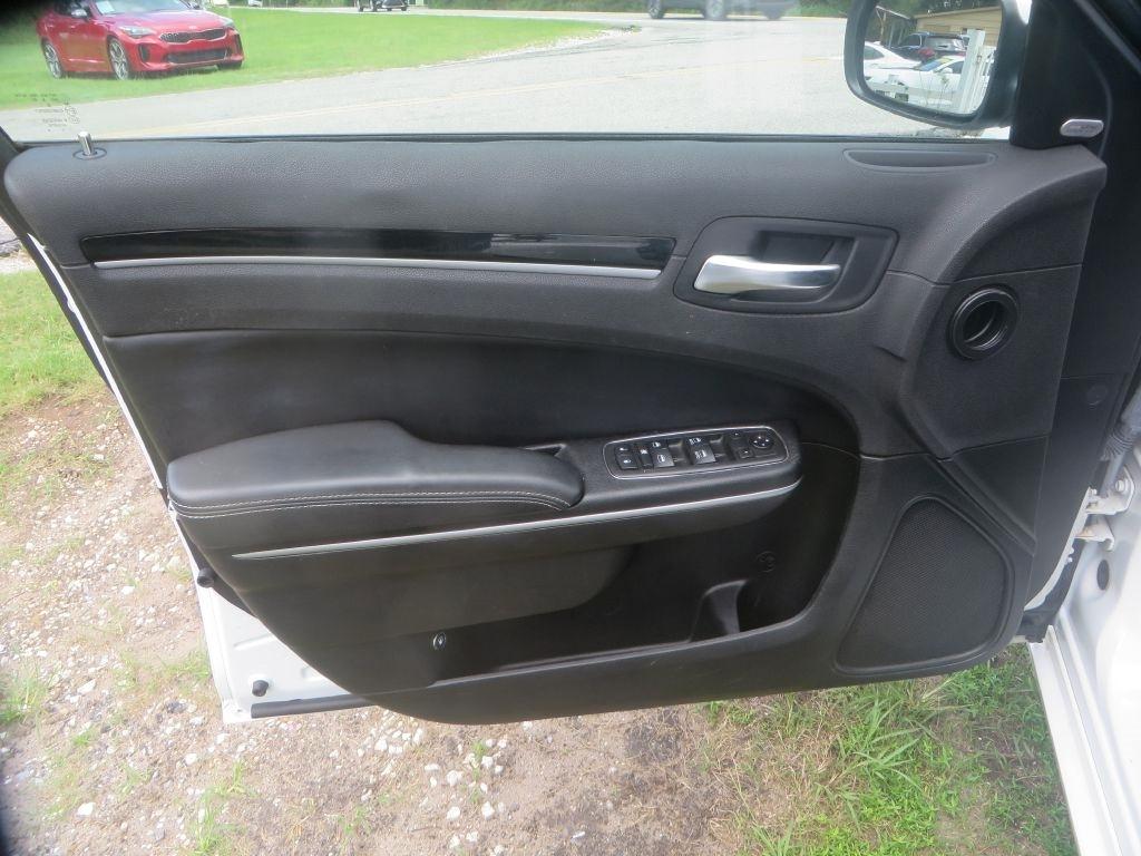 Chrysler 300  2019