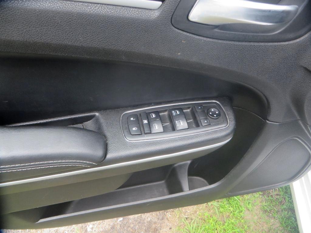 Chrysler 300  2019