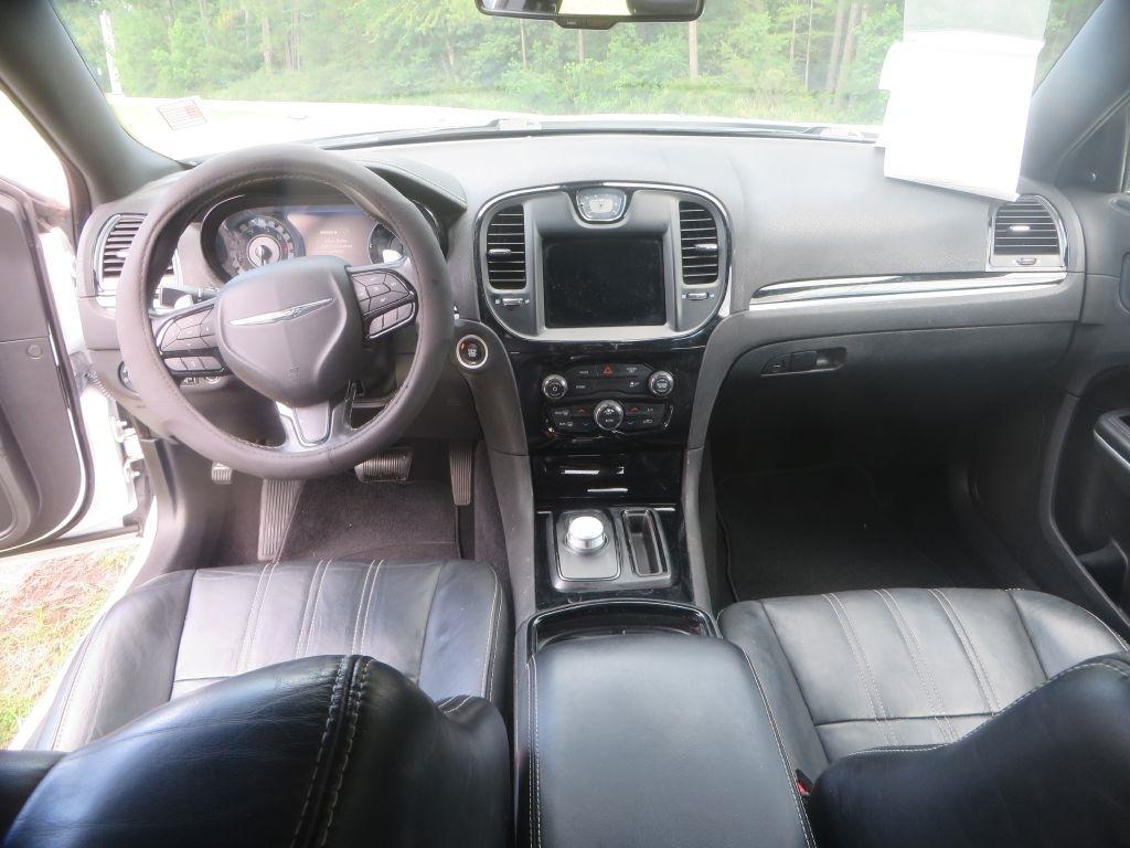 Chrysler 300  2019