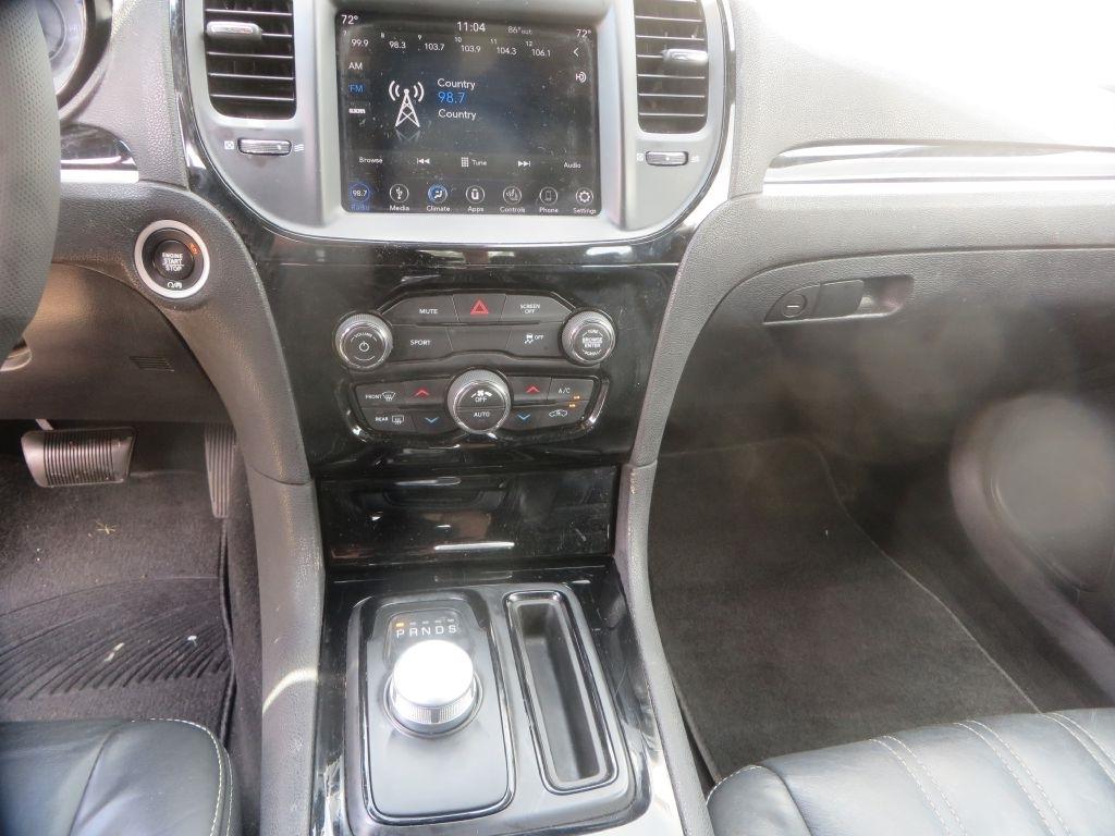 Chrysler 300  2019