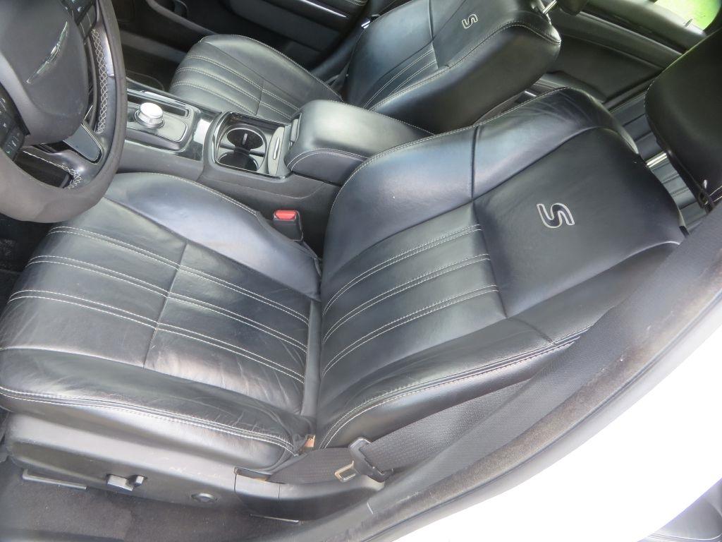 Chrysler 300  2019