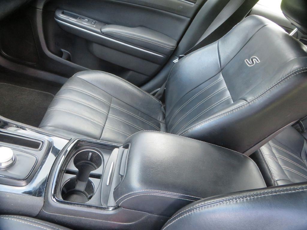 Chrysler 300  2019