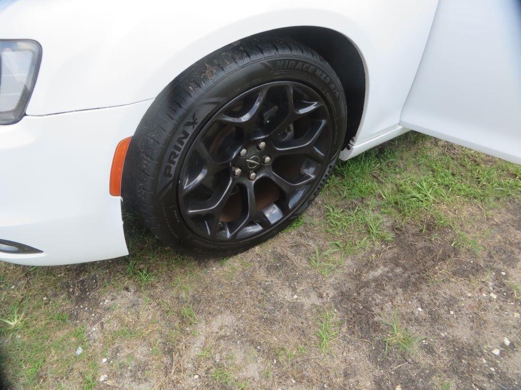 Chrysler 300  2019