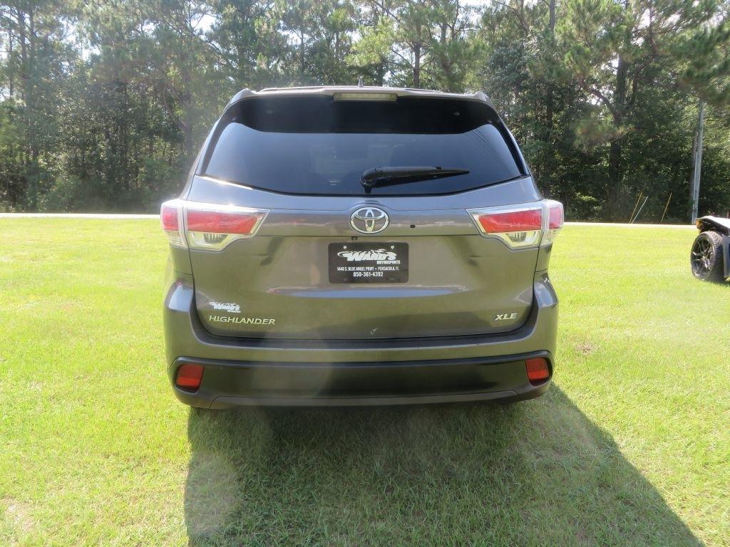 Toyota Highlander XLE 2015