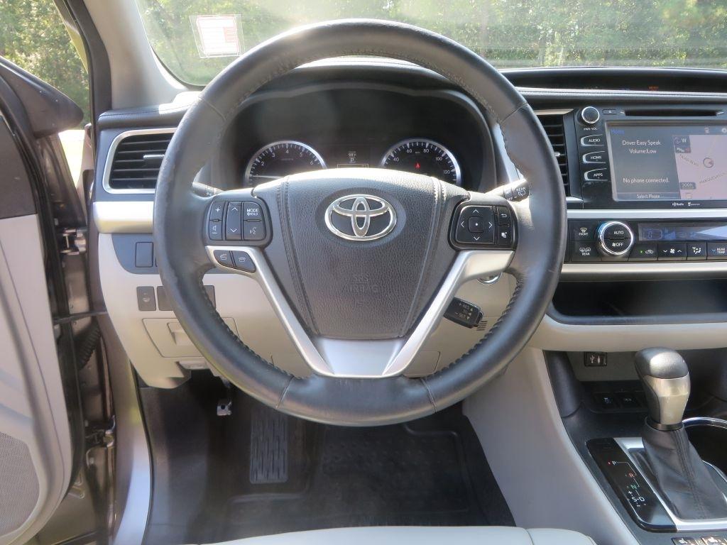 Toyota Highlander XLE 2015