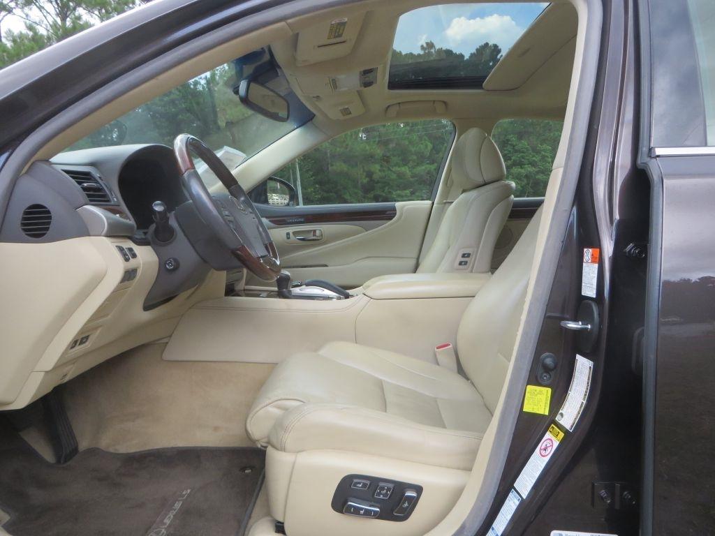 Lexus LS 460  2016
