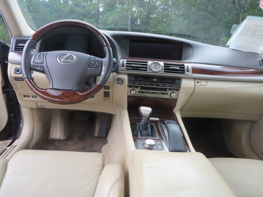 Lexus LS 460  2016