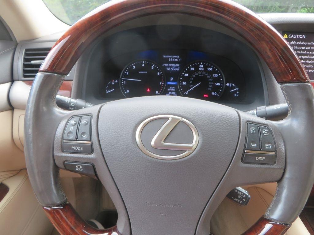 Lexus LS 460  2016