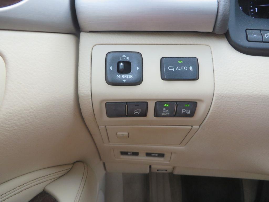 Lexus LS 460  2016