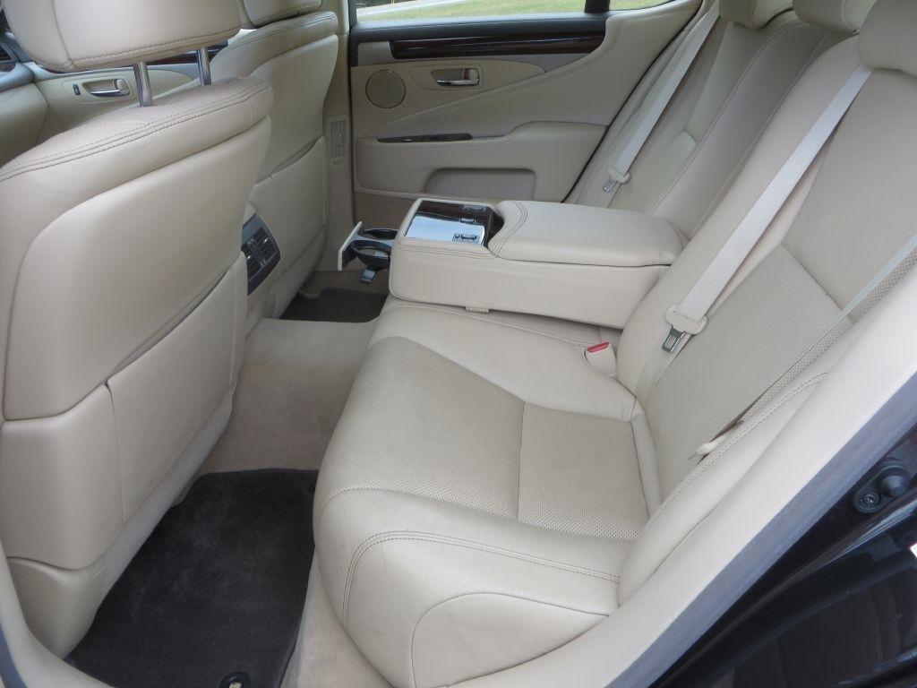 Lexus LS 460  2016