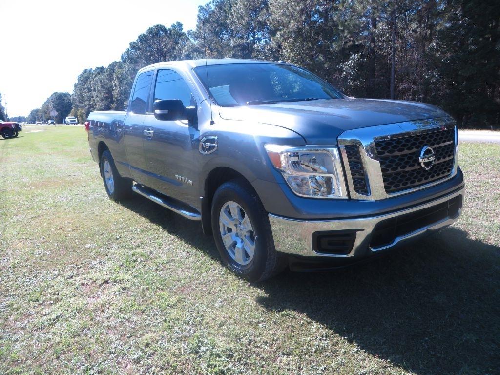 Nissan Titan  2017