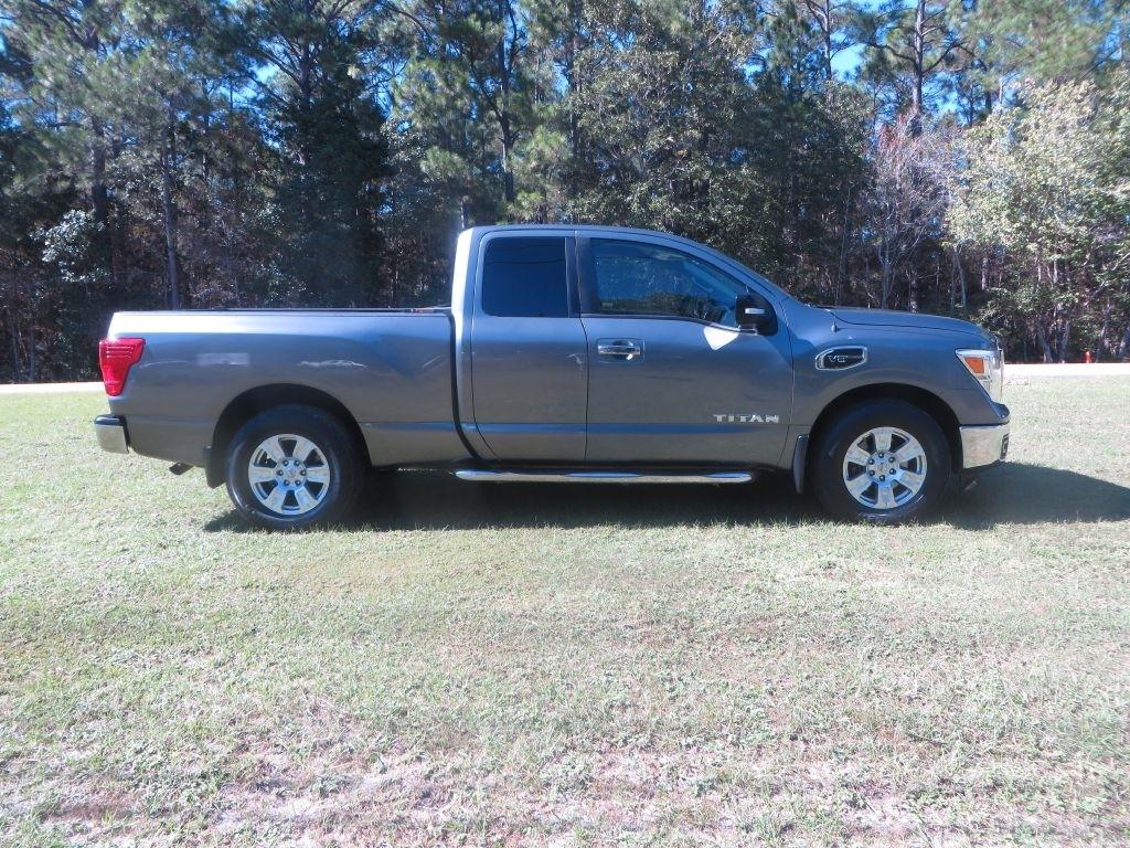 Nissan Titan  2017