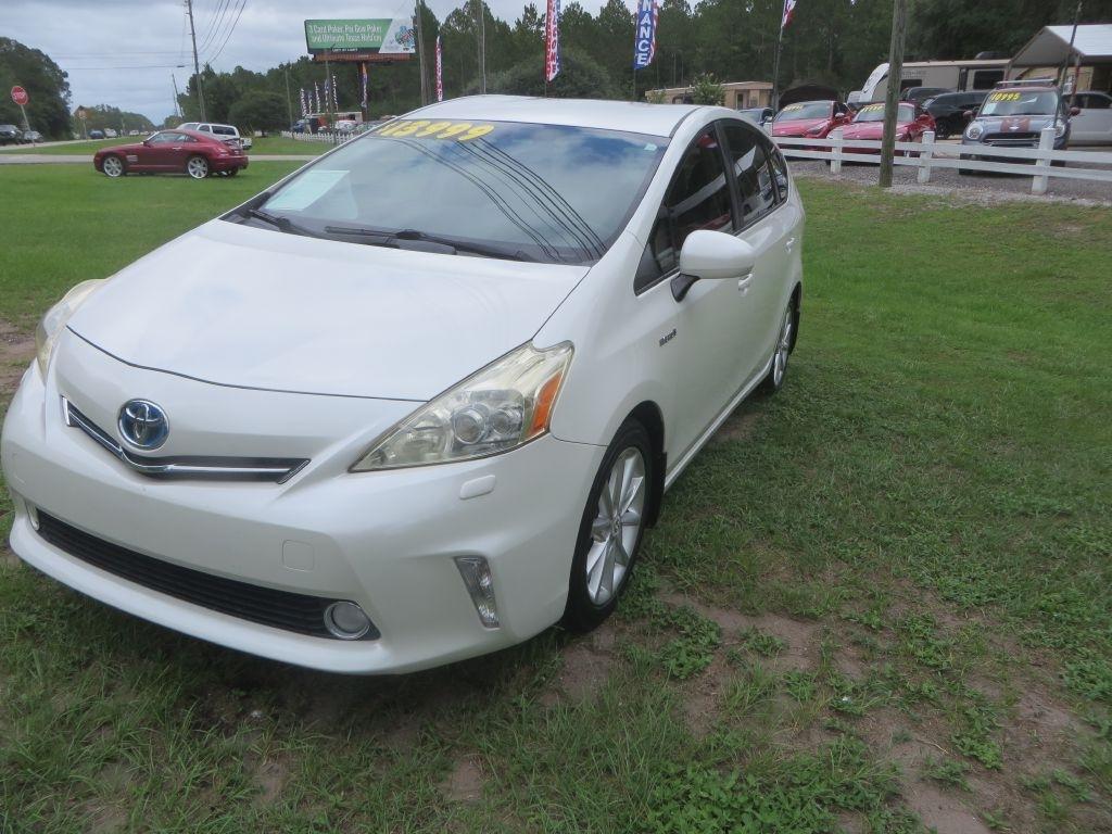 Toyota Prius V  2013