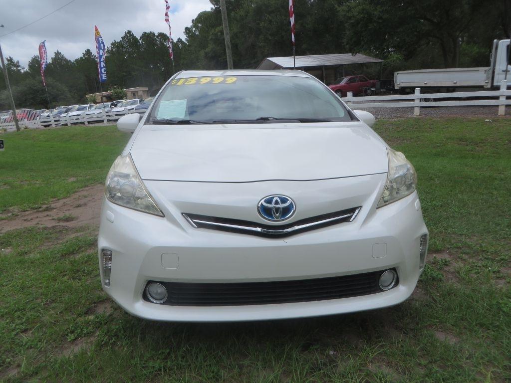 Toyota Prius V  2013