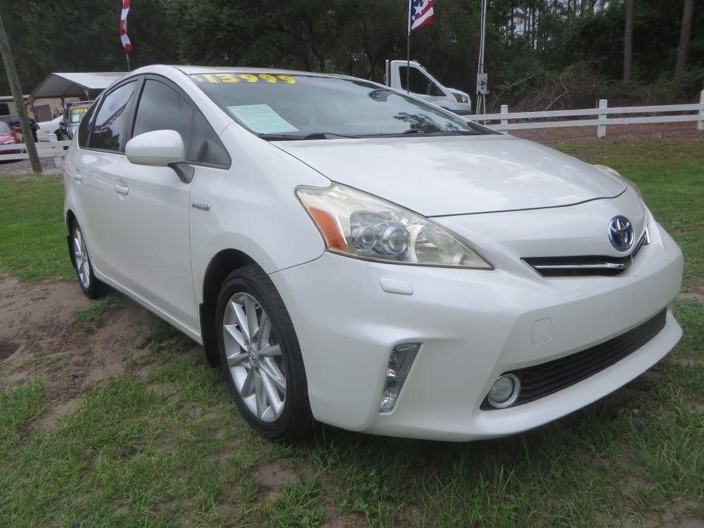 Toyota Prius V  2013