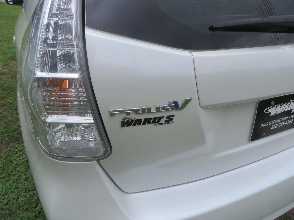 Toyota Prius V  2013