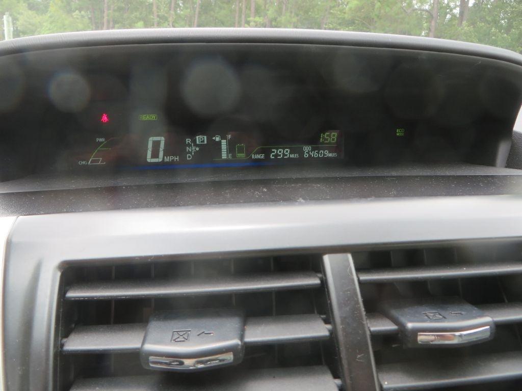 Toyota Prius V  2013