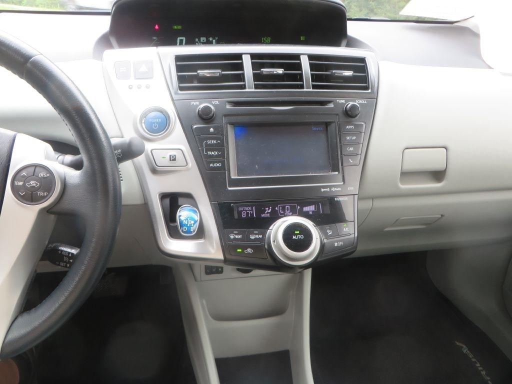 Toyota Prius V  2013