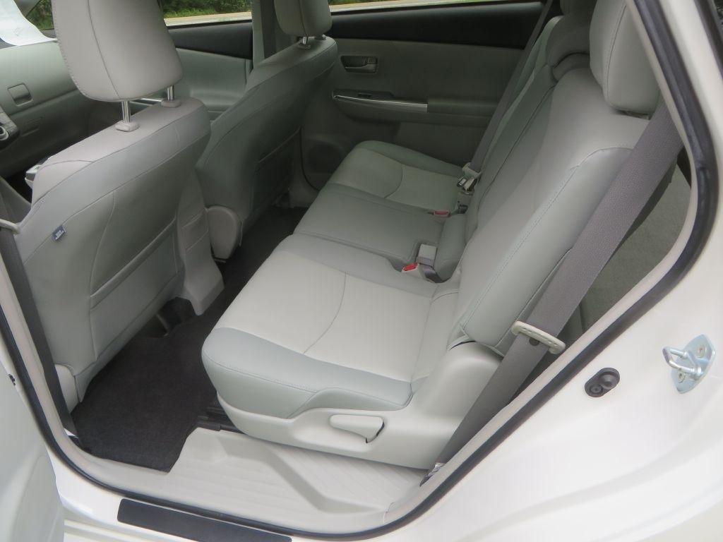 Toyota Prius V  2013