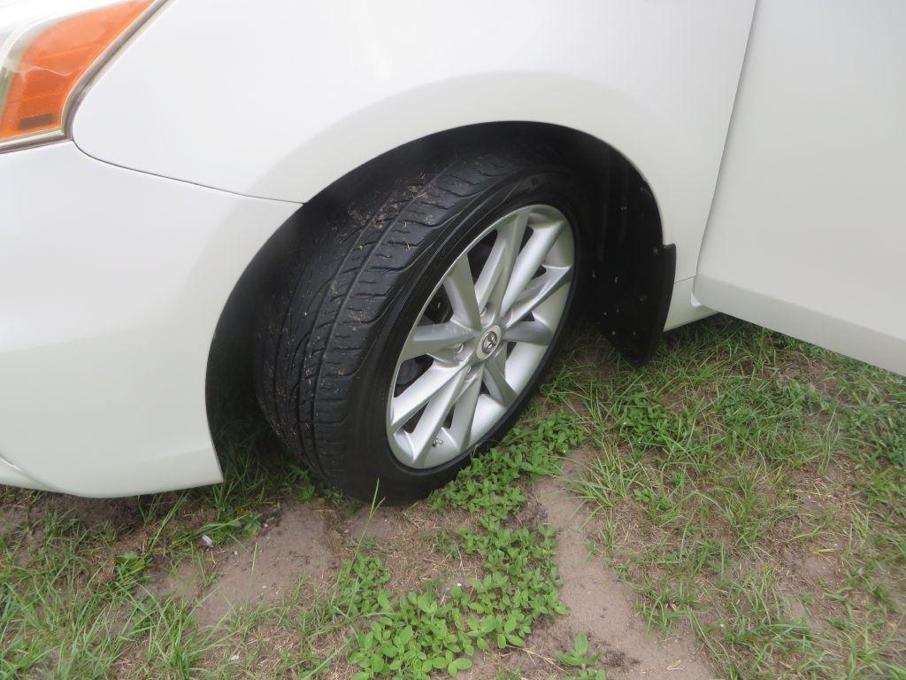 Toyota Prius V  2013