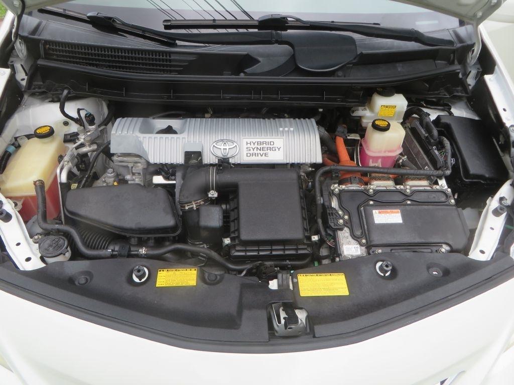 Toyota Prius V  2013
