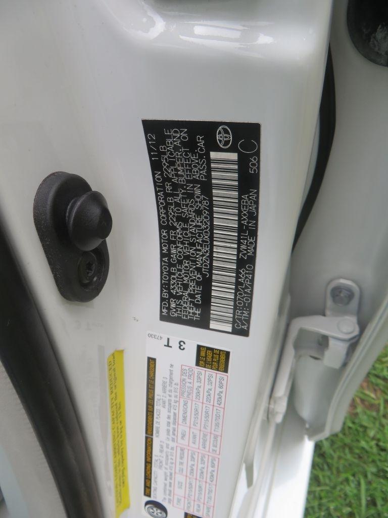 Toyota Prius V  2013