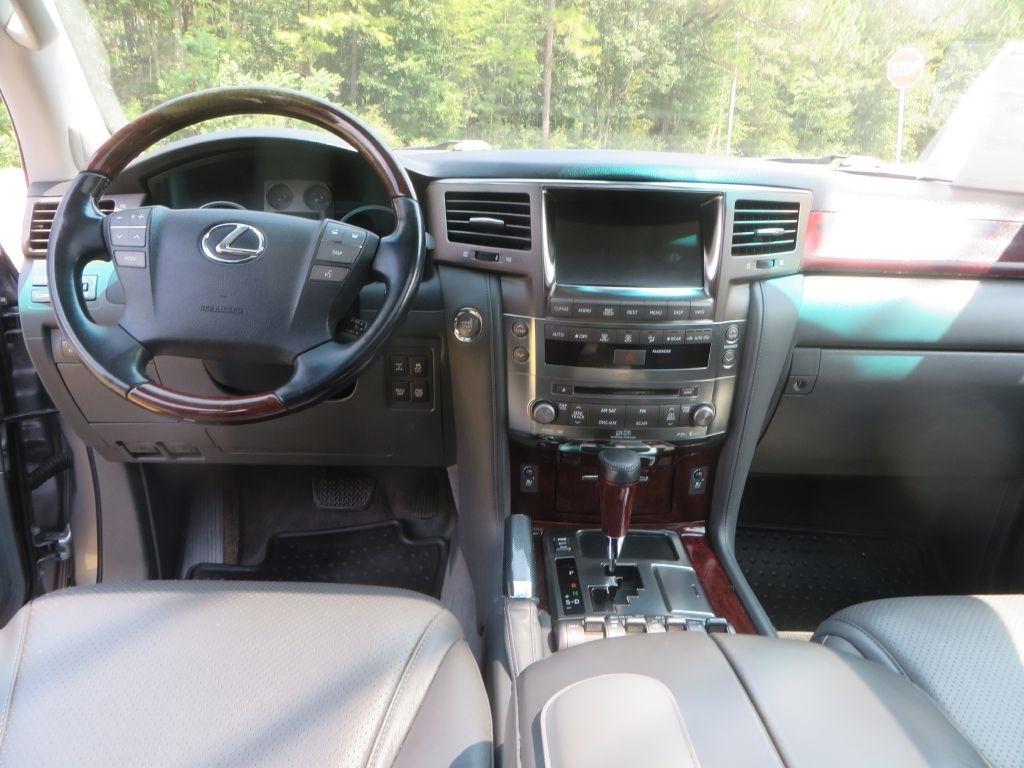 Lexus LX 570  2009