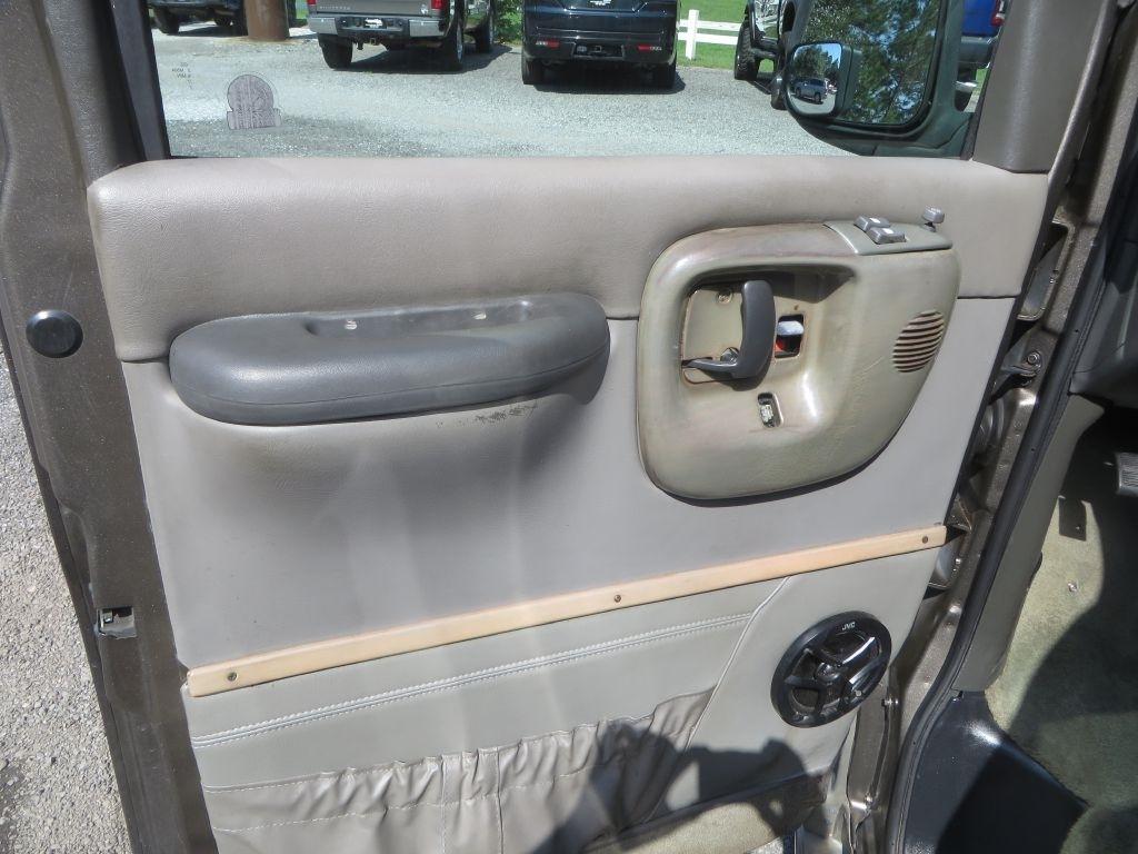 GMC Savana Passenger  2002