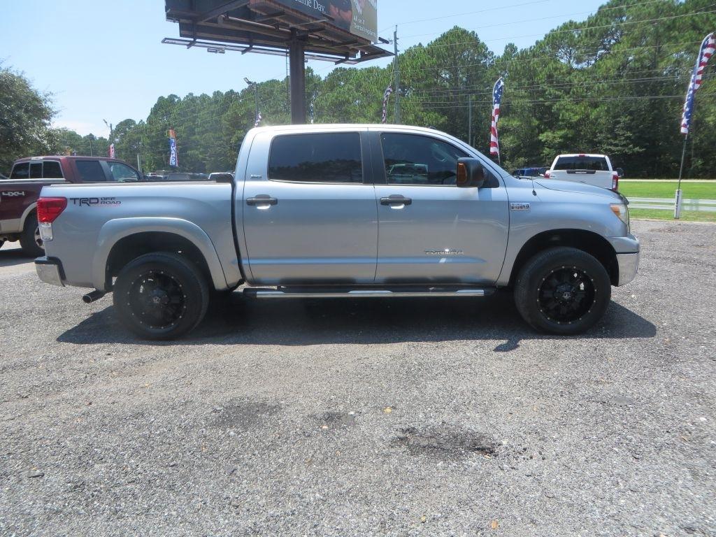 Toyota Tundra 4WD Truck  2012