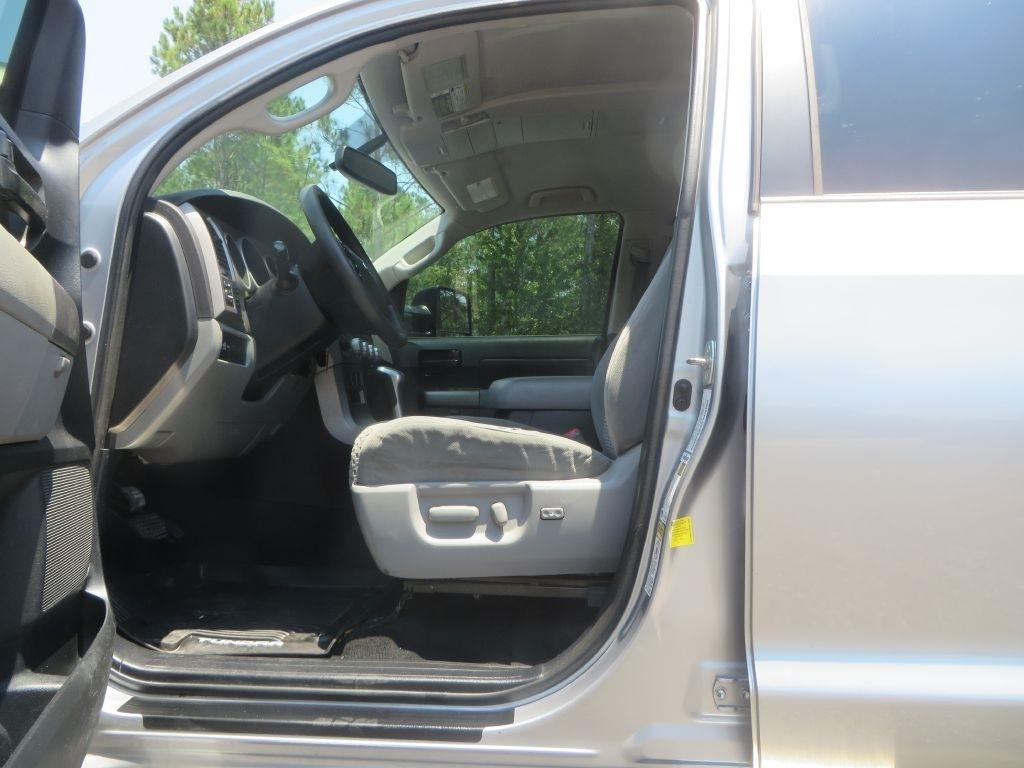 Toyota Tundra 4WD Truck  2012