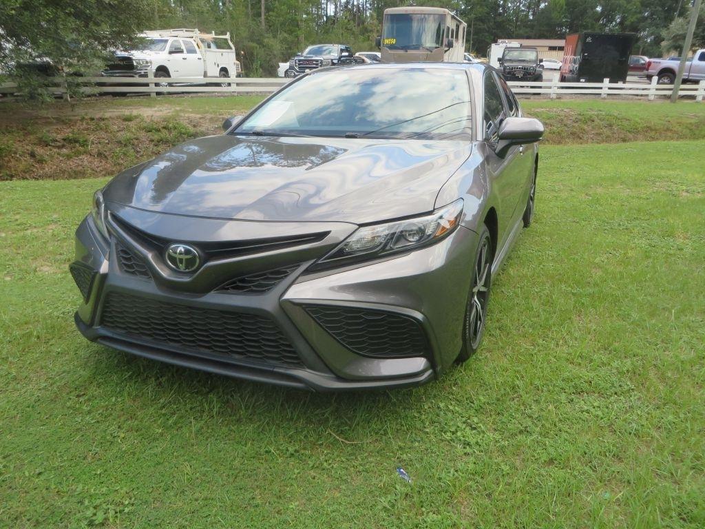 Toyota Camry SE 2021