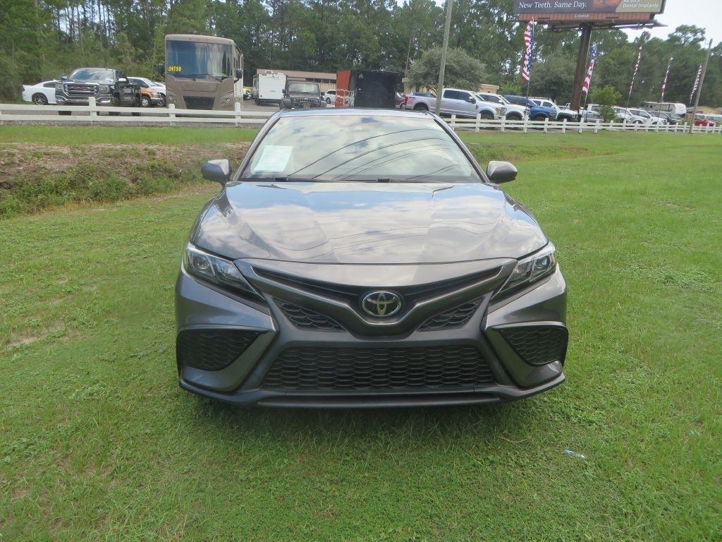 Toyota Camry SE 2021