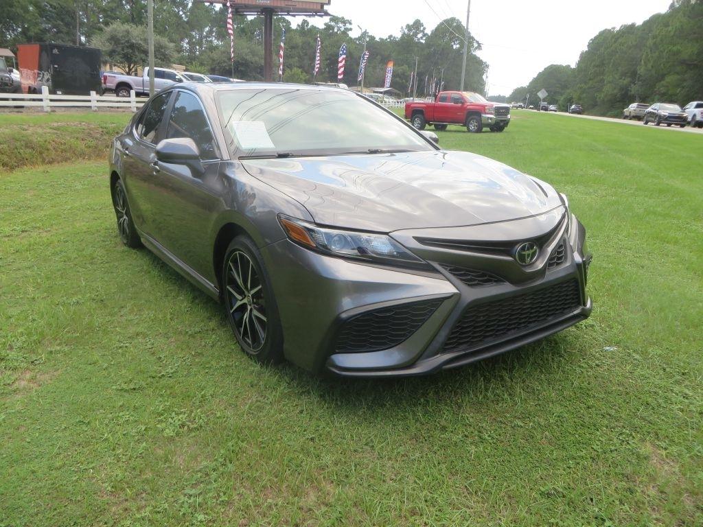 Toyota Camry SE 2021