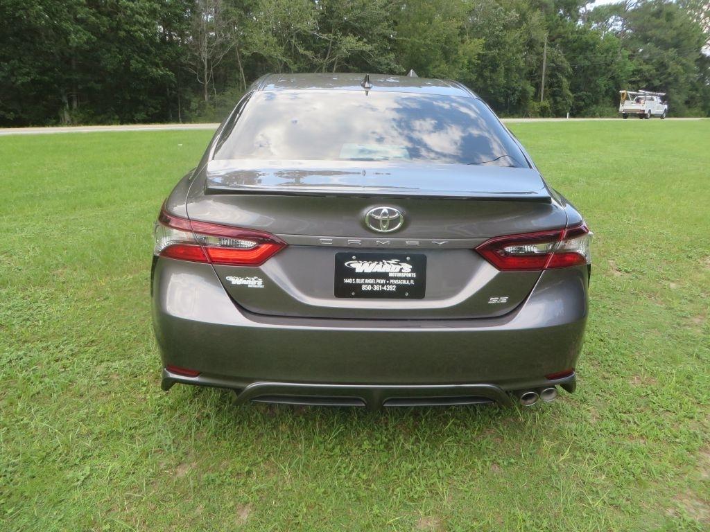 Toyota Camry SE 2021