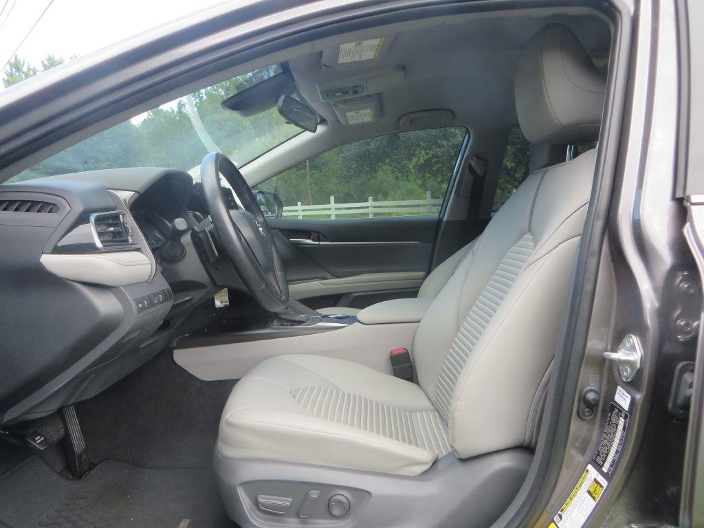 Toyota Camry SE 2021