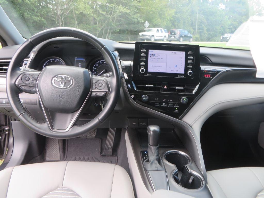 Toyota Camry SE 2021