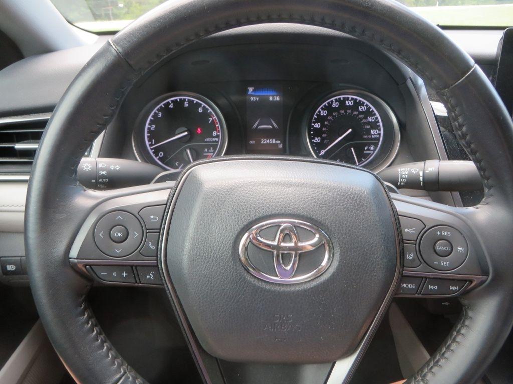 Toyota Camry SE 2021