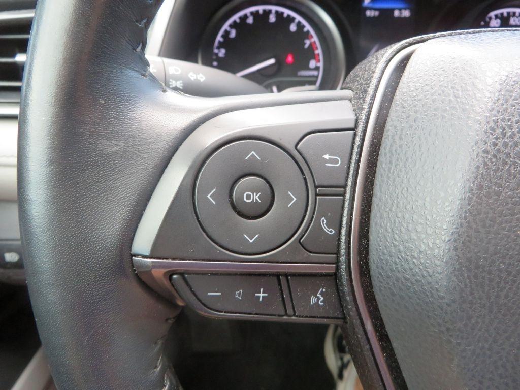 Toyota Camry SE 2021