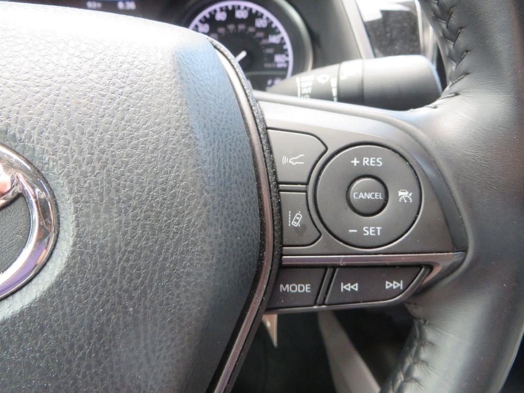 Toyota Camry SE 2021