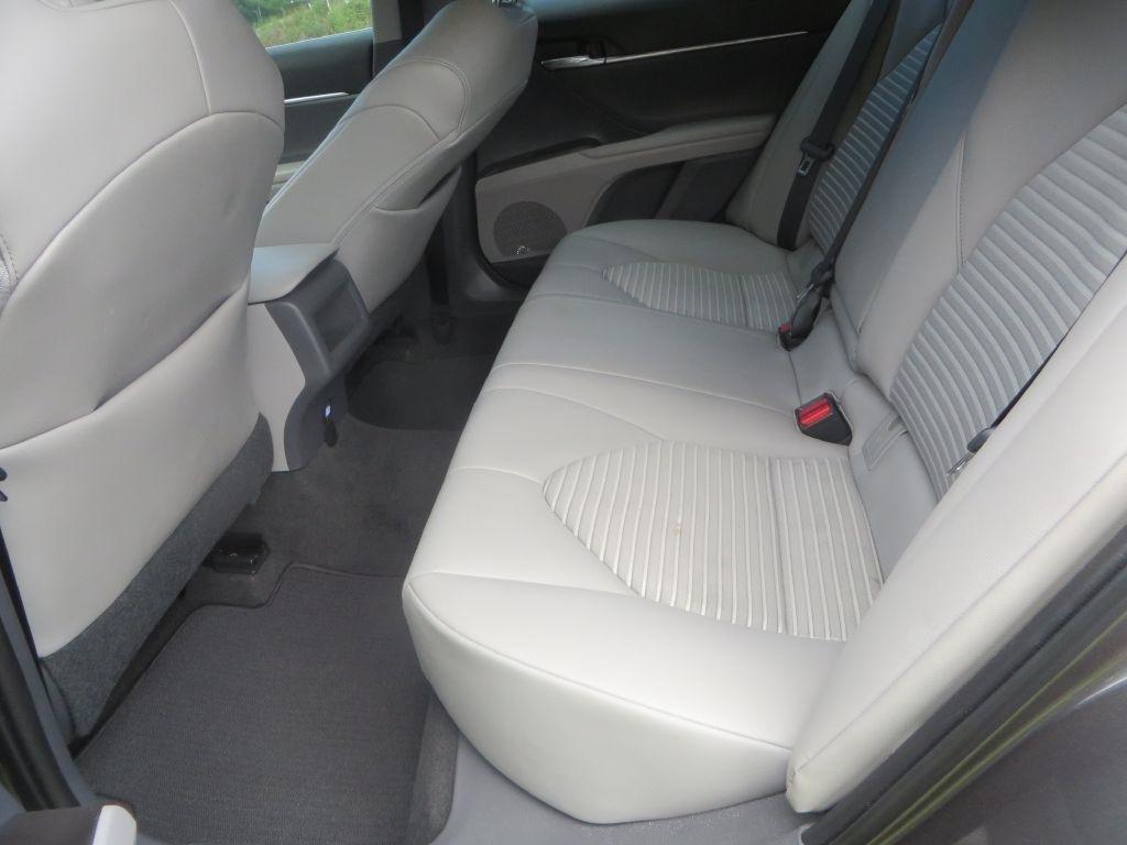 Toyota Camry SE 2021