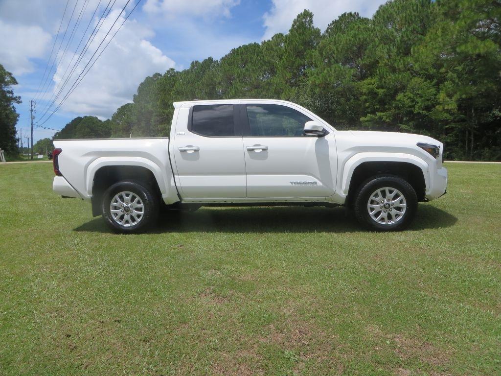 Toyota Tacoma 4WD  2024