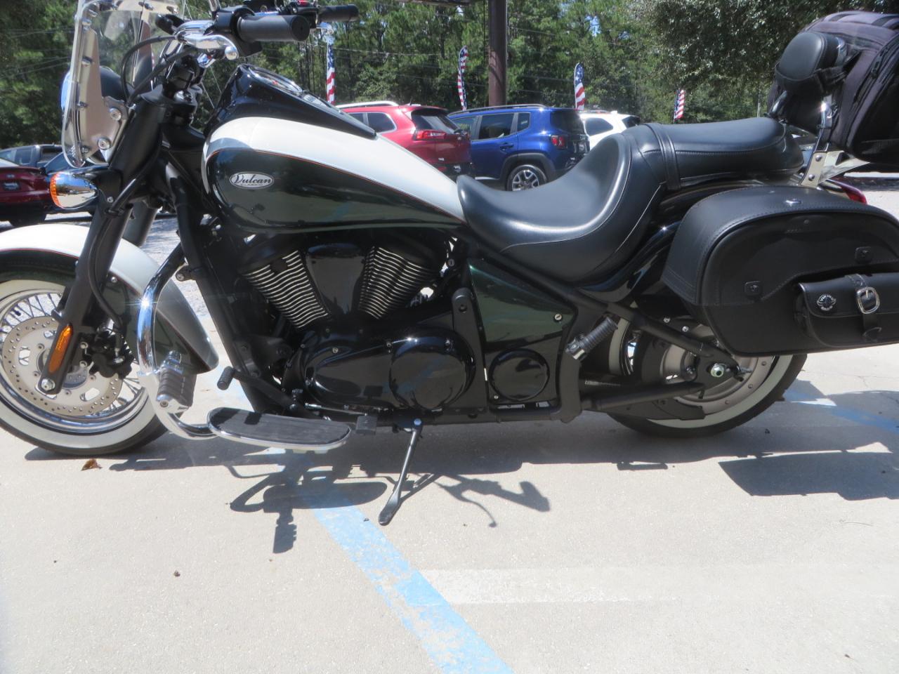 Kawasaki Vulcan 900 Classic  2022