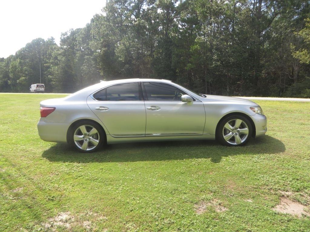 Lexus LS 460  2010
