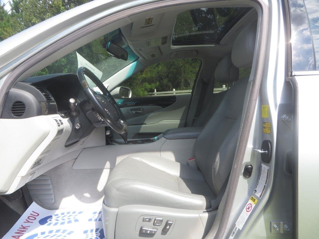 Lexus LS 460  2010