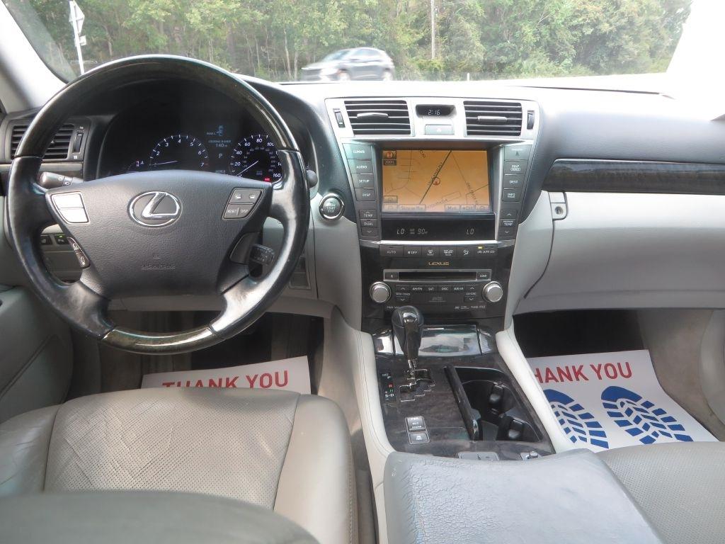 Lexus LS 460  2010