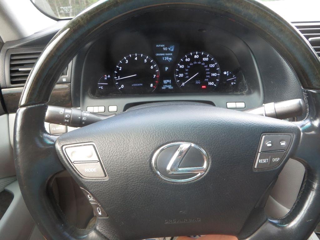 Lexus LS 460  2010