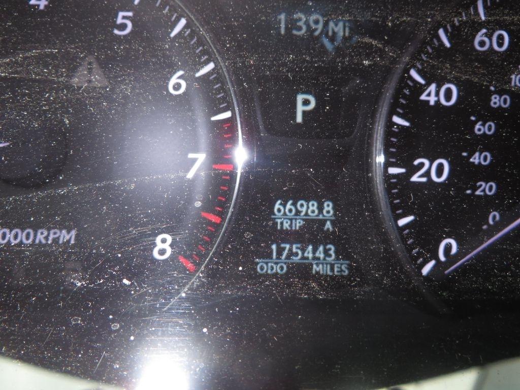 Lexus LS 460  2010